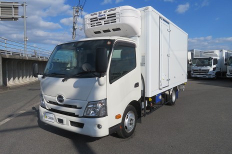 日野　小型ゲート付冷凍バン　東プレ　ワイド　ロング　150ps　6速　格納ゲート