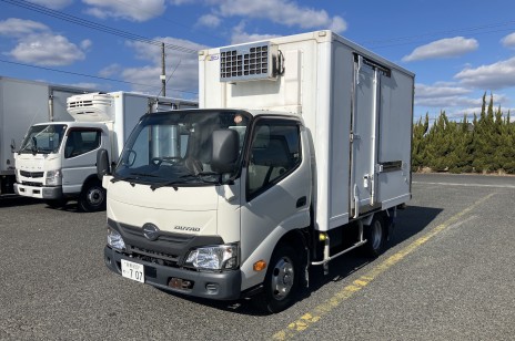 東プレ　スライドドア　アルミ縞板　庫内カーテン付