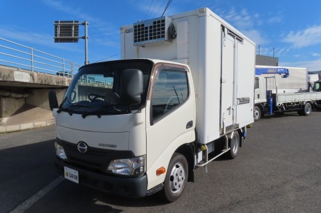 東プレ　スライドドア　アルミ縞板　庫内カーテン付